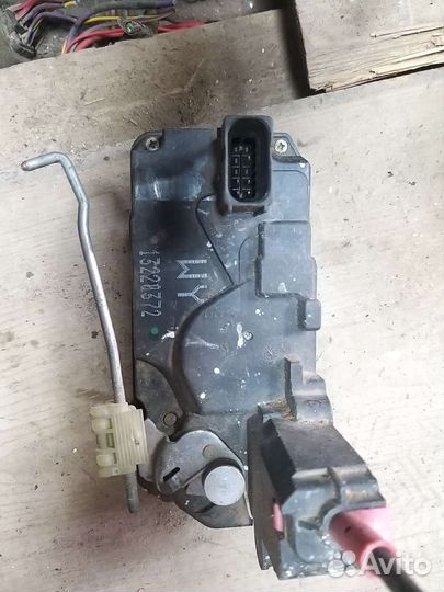 Замок задний правый опель астра h, зафира b