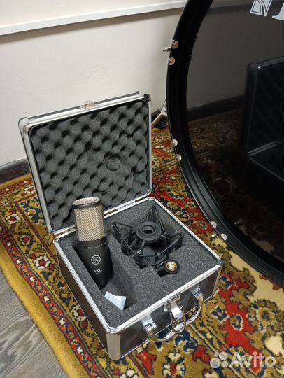 Студийный микрофон akg p220