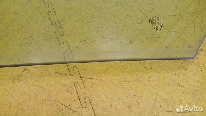 Стекло двери передней правой Q5