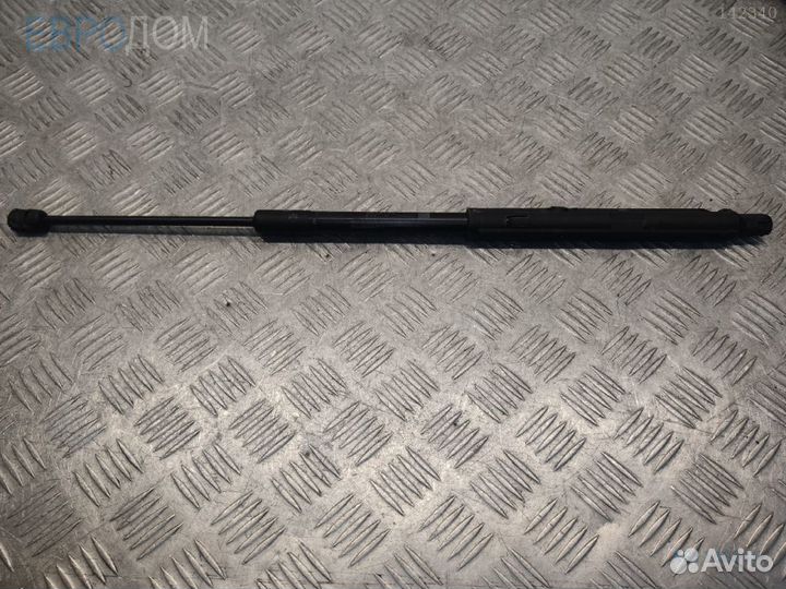 Амортизатор капота на mercedes W205 s1140516