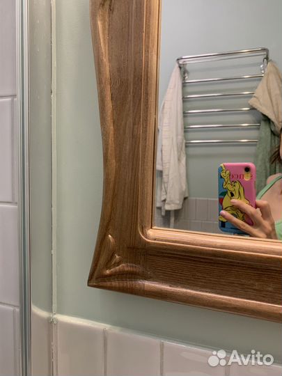 Зеркало настенное в резной деревянной раме