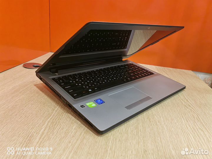 Бюджетный ноутбук для игр Lenovo 300
