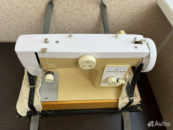 Швейная машина Чайка 132 бронь