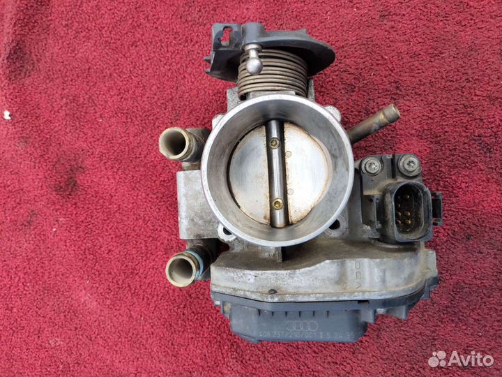 Дроссельная заслонка Ауди A4. 058 133 063