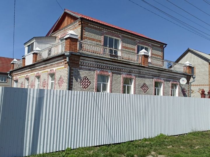 Коттедж 257 м² на участке 9 сот.