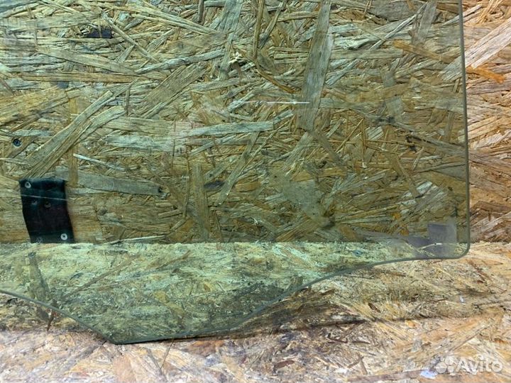 Стекло двери переднее правое Mercedes-Benz