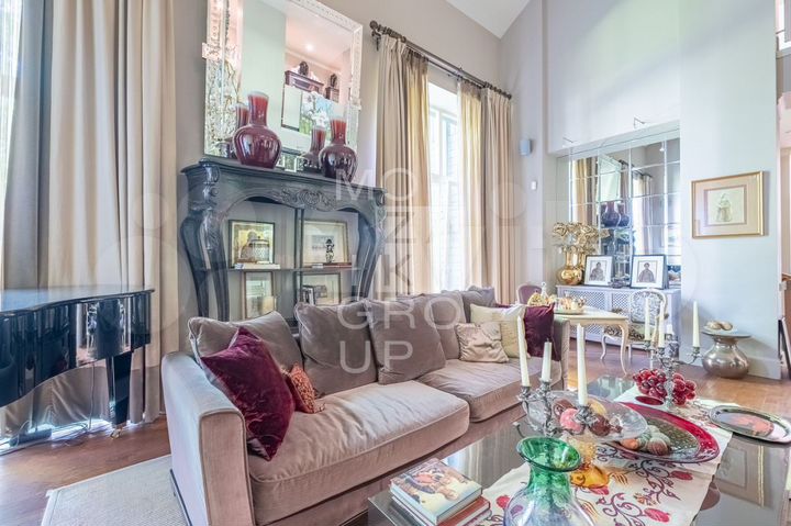 Дом 900 м² на участке 17 сот.