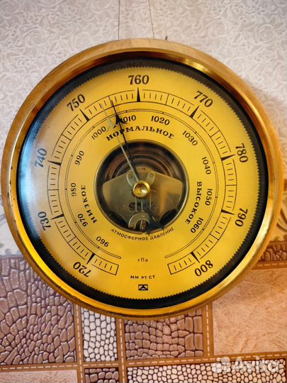 Барометр настенный