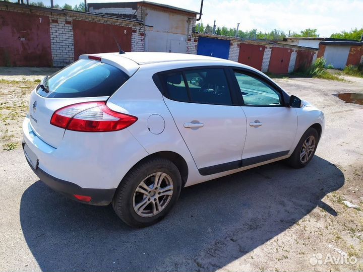 Renault Megane 1.6 МТ, 2013, битый, 49 000 км
