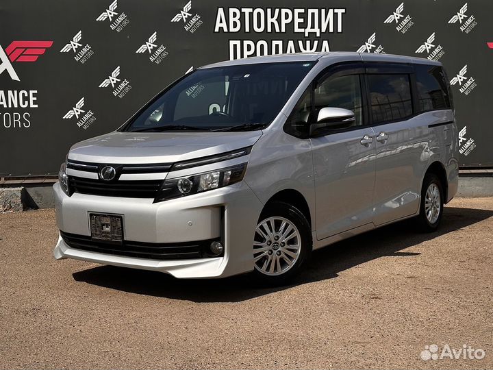 Toyota Voxy 2.0 CVT, 2016, 186 102 км