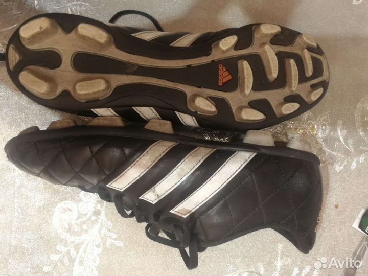 Футбольные бутсы adidas
