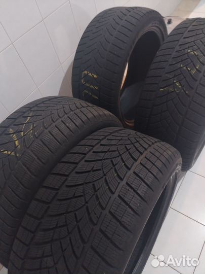 Goodyear UltraGrip 275/40 R20 106V