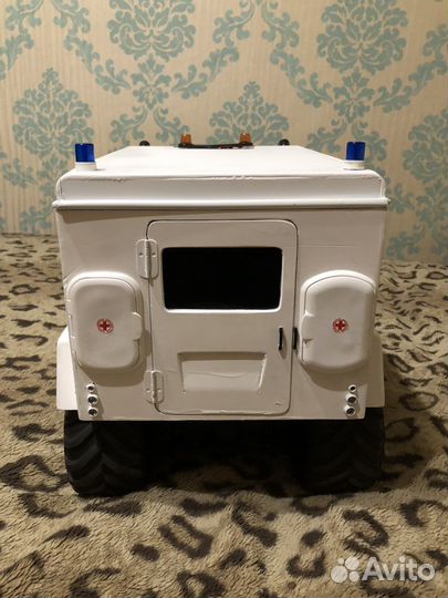 Радиоуправляемая машина 1:8 на базе трэ скол