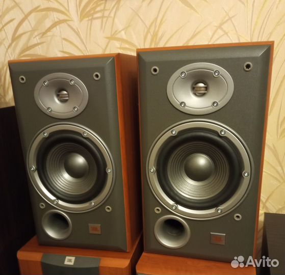 Полочная акустика Jbl