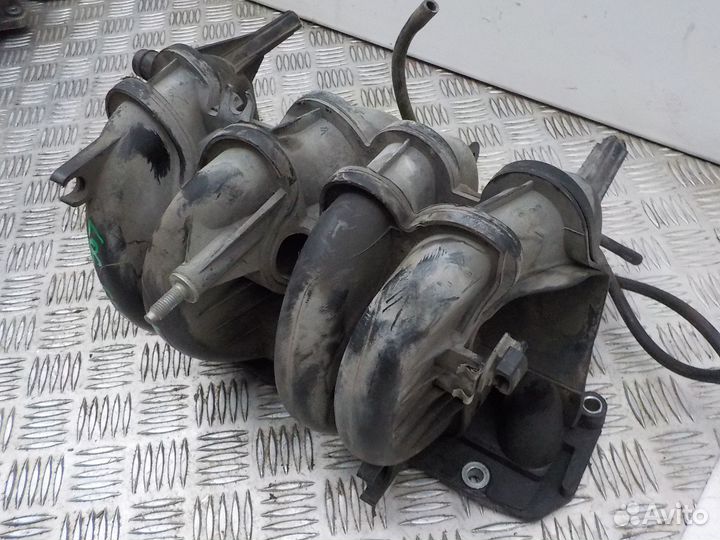 Коллектор впускной Renault Logan 2018