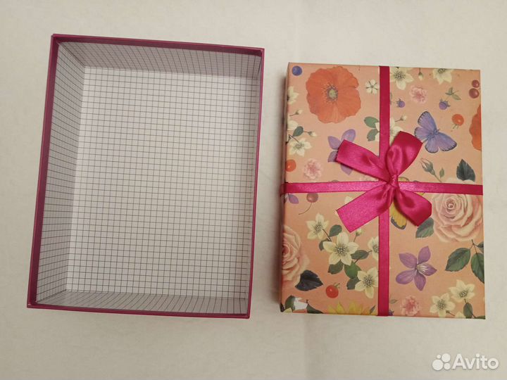 Коробка подарочная