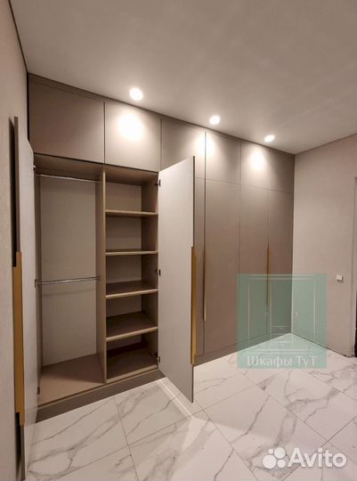 Шкаф распашной