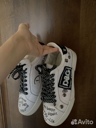 Кроссовки женские