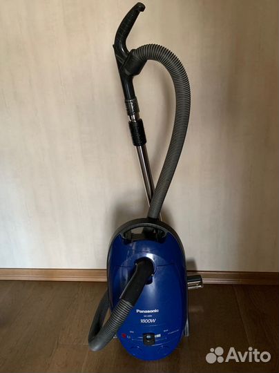 Пылесос Panasonic MC-E983