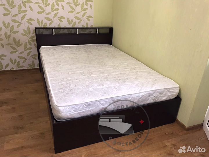 Кровать