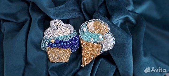 Брошь ручной работы из бисера