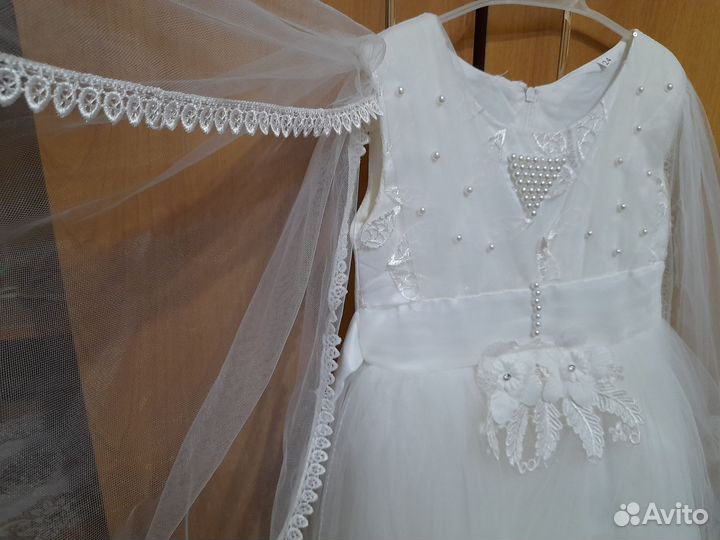 Нарядное платье на 2- 3 годика
