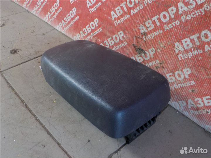 Крышка подлокотника Toyota Corolla ADE150 1zrfe