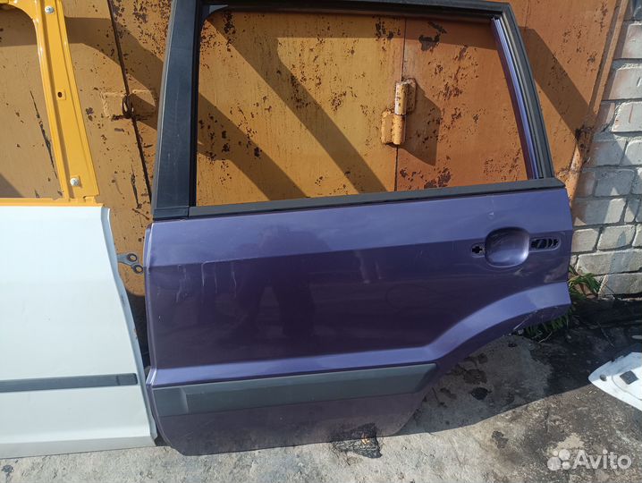 Задняя левая дверь Ford Fusion