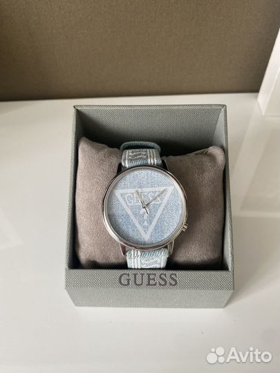 Часы наручные Guess