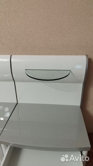 Тумбочка прикроватная