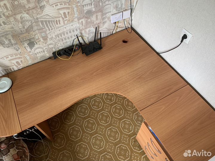 Компьютерный стол