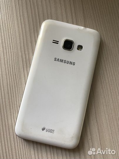 Телефон Samsung galaxy j1