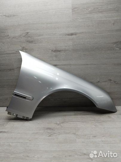 Крыло переднее правое Mercedes C-Class W203 OM646