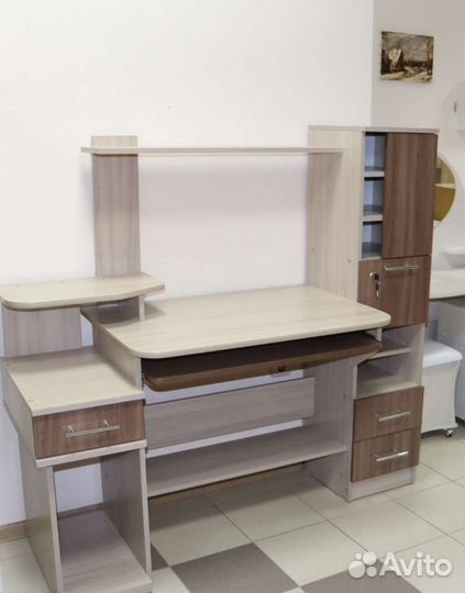 Стол компьютерный