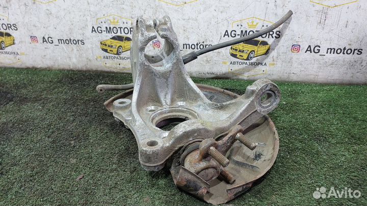 Кулак поворотный передний правый Passat B6 2,0