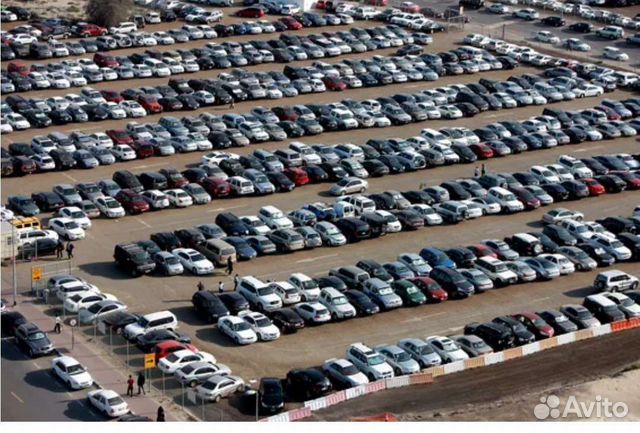 Дубай стоянка. Авторынок в дубае б у. Аль авир авторынок дубай. Арабский авторынок. Рынок автомобилей в дубае.