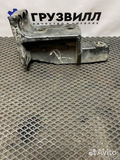 Крепление бампера переднего правое Renault T