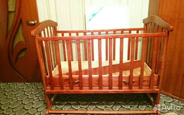 Кровать с матрасом и бортиками