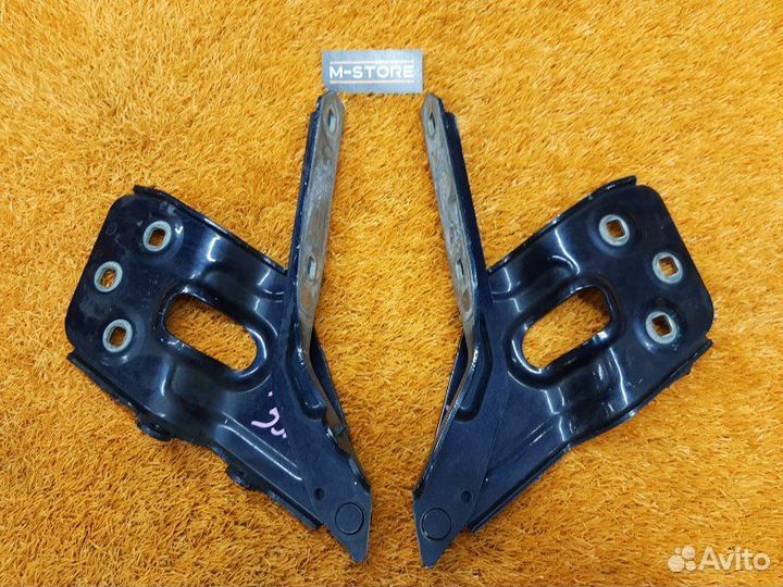 Петля капота Volkswagen Touareg 7P cgra 2011