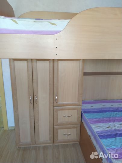 Двухъярусная кровать