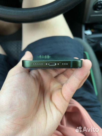 Телефон iPhone 13