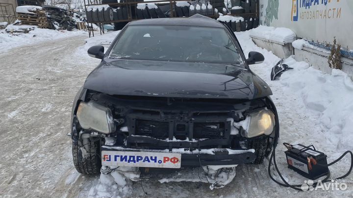 Кронштейн заднего бампера Volkswagen Passat (B6) 3