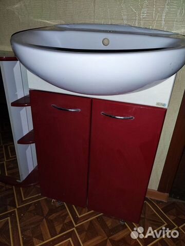 Тумба и шкафчик для ванной бу красный