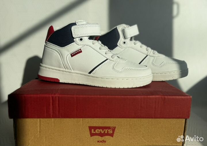 Новые кроссовки Levi’s