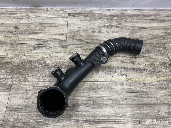 Патрубок интеркулера N54 BMW E90 E91 E92 E93