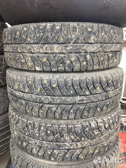 Bridgestone Ice Cruiser 7000 185/70 R14 88T