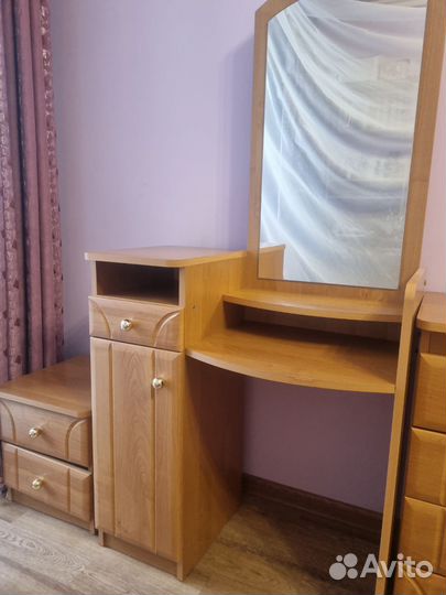 Туалетный столик, комод, тумбы