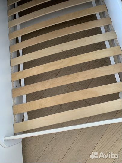 Детская кровать машина