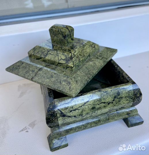 Шкатулка для украшений из змеевика