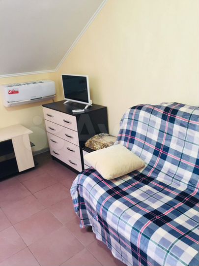 Комната 15 м² в > 9-к., 2/2 эт.